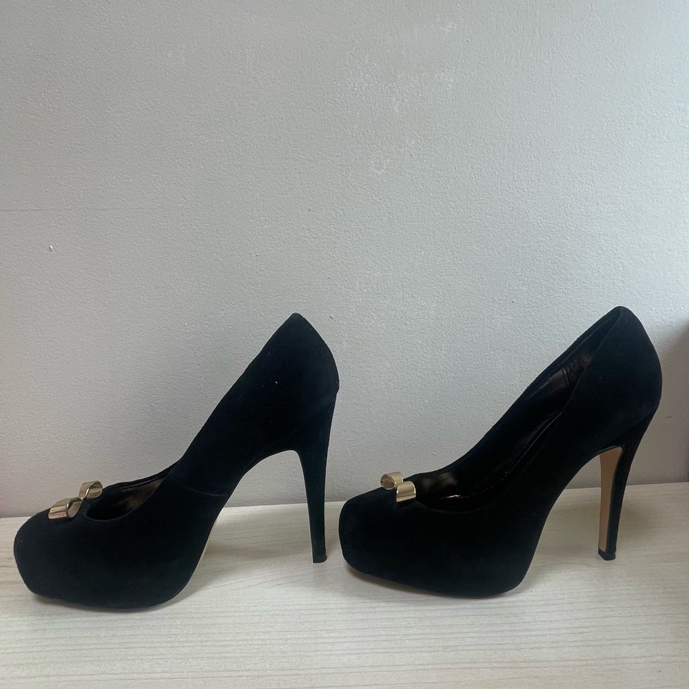 Elegant Black Dolce Vita High Heels with gold bow size 8